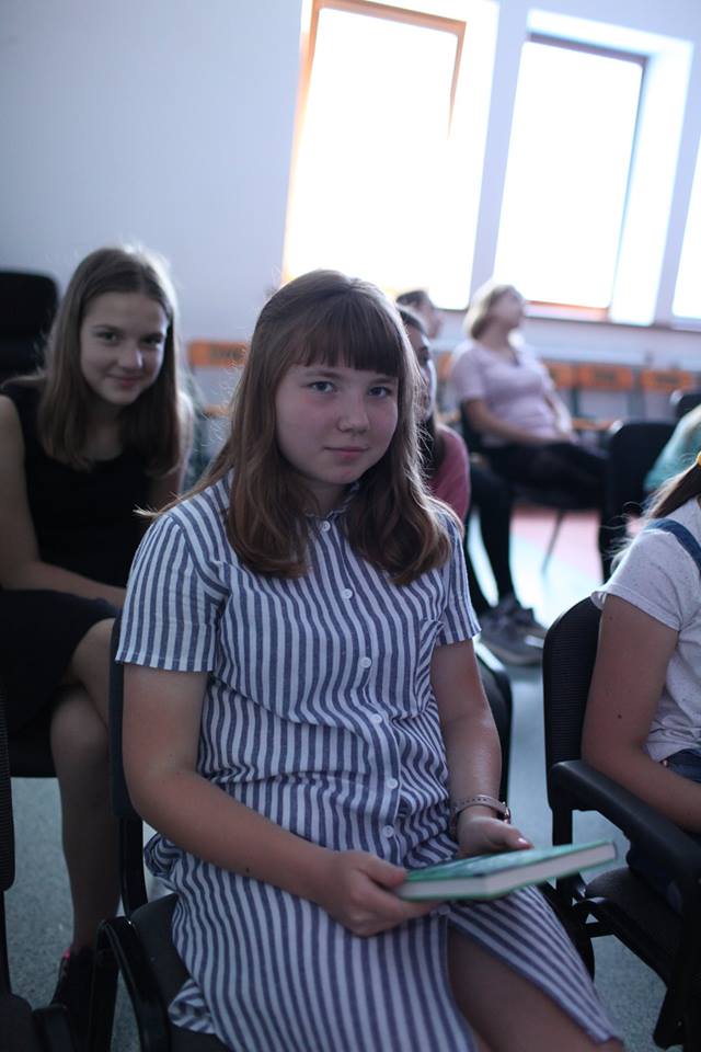 У дитячому таборі “Джерела толерантності”, що знаходиться у Славському, школярам розповіли про жінок-науковиць, що представляють різні етноси України.