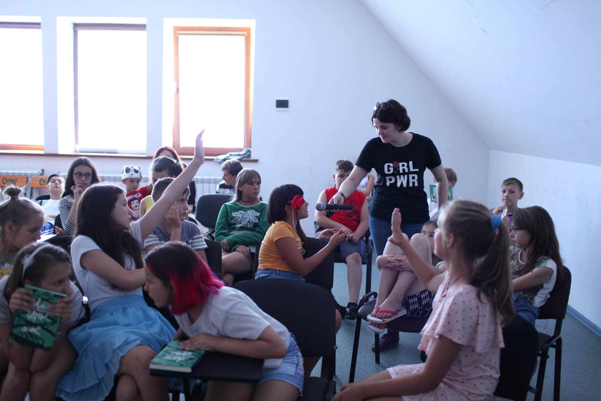 У дитячому таборі “Джерела толерантності”, що знаходиться у Славському, школярам розповіли про жінок-науковиць, що представляють різні етноси України. 