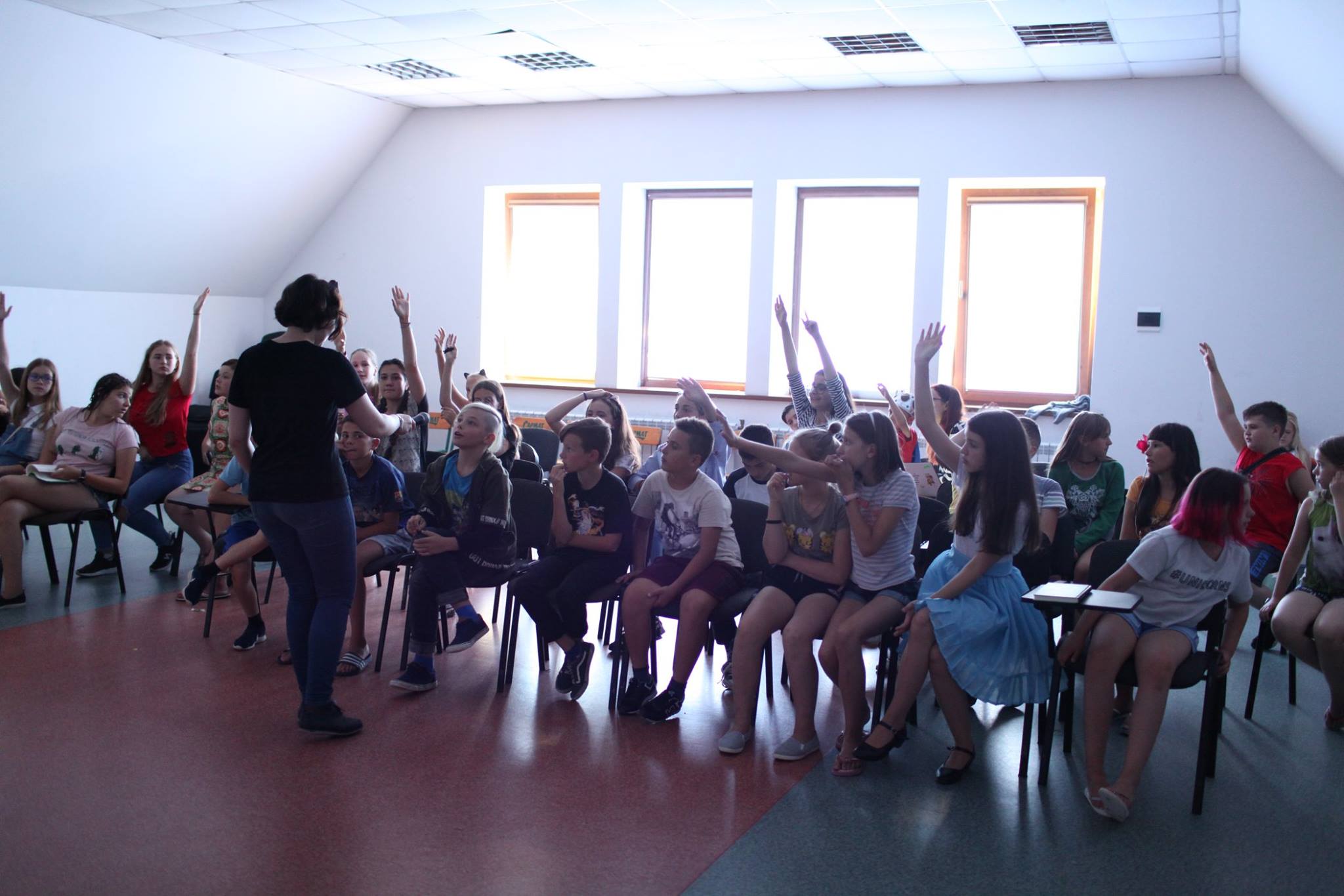 У дитячому таборі “Джерела толерантності”, що знаходиться у Славському, школярам розповіли про жінок-науковиць, що представляють різні етноси України.