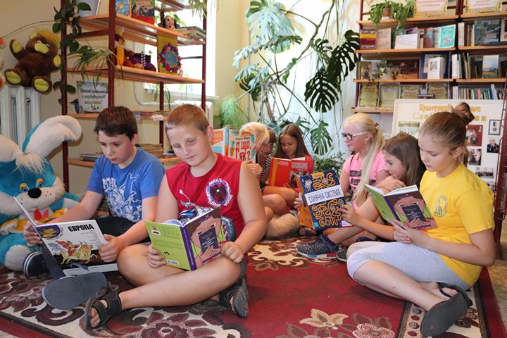 Понад сотню дитячих закладів у всіх куточках України отримали книги від ЛакіБукс