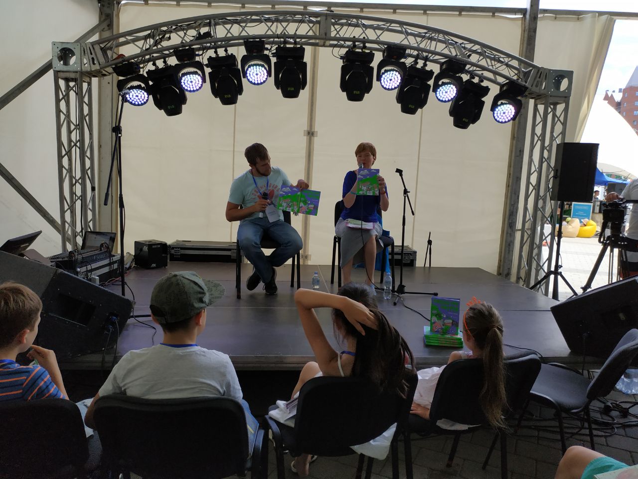 "Книжка про сміття" презентували у Дніпрі на міжнародному книжковому фестивалі BookSpace.
