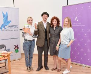 У дитячі бібліотеки Луганщини та Донеччини привезуть україномовного Теслу