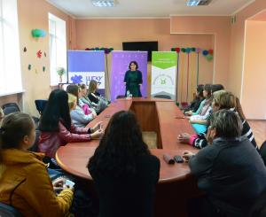 A presentation of the book Girling Up: How to Be Strong, Smart and Spectacular are written by Hollywood actress Mayim Bialik was held for the teenagers last weekend in Kostiantynivka in Donetsk region.