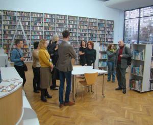 У бібліотеці Шевченка для дітей у Києві обговорювали розвиток бібліотек та книжкової благодійність.